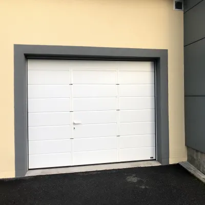 Isola - Sectional garage door with wicket door