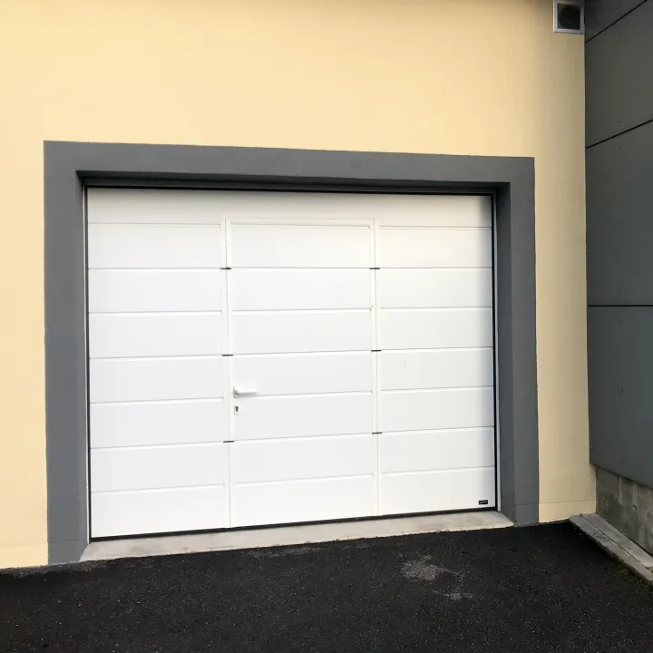 Isola - Sectional garage door with wicket door