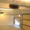Porte de garage basculante en bois motorisée